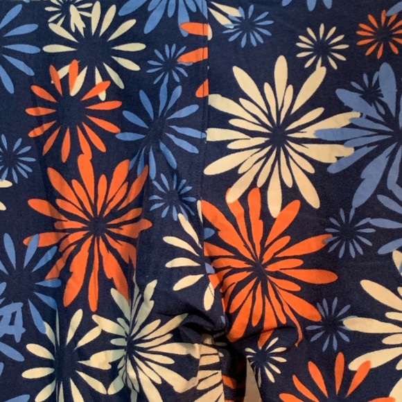 LuLaRoe - Picture 2 of 2